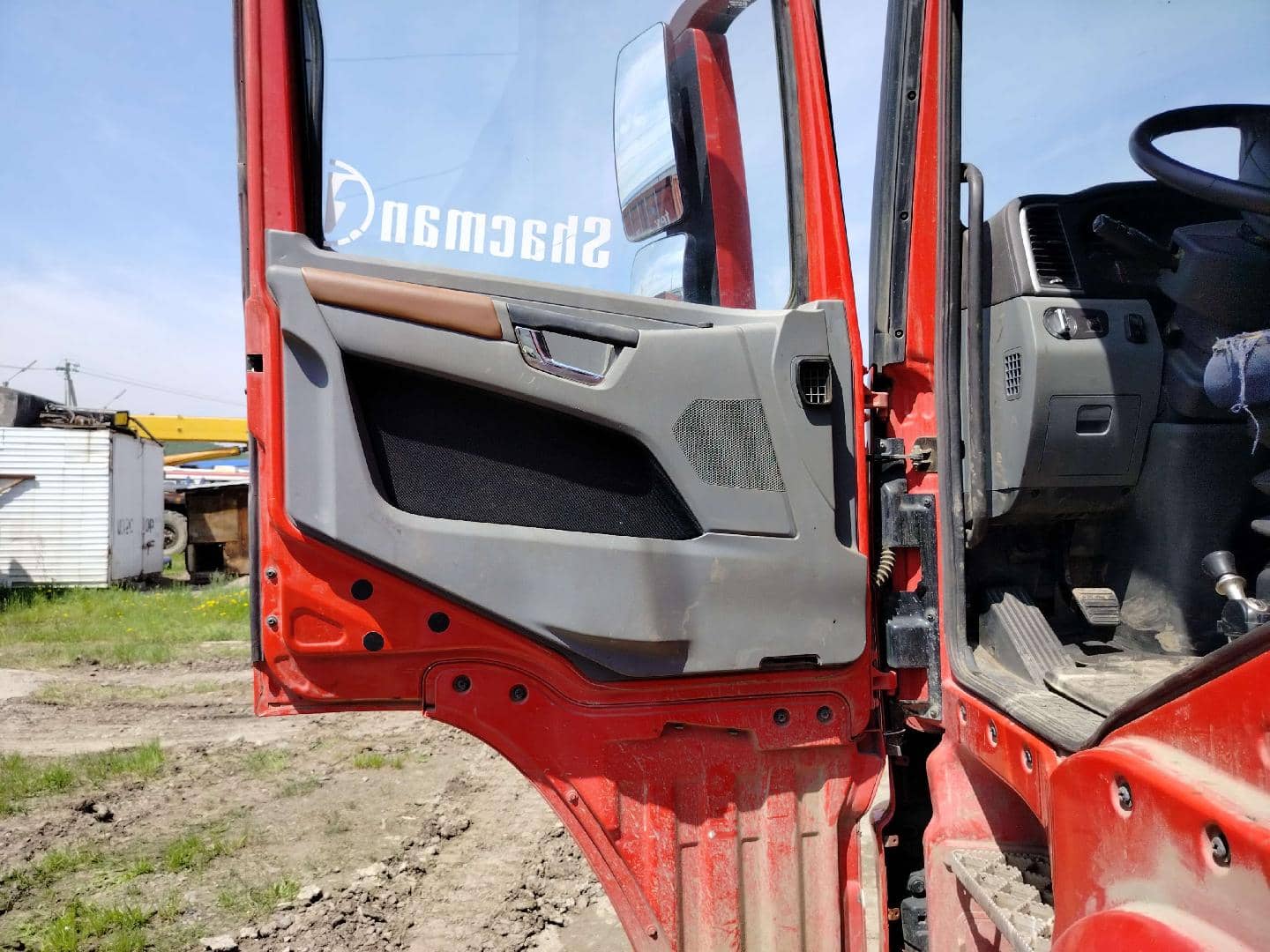 Shacman SX331863366 (скальный кузов),  85 310 км, 2023 года в лизинг
