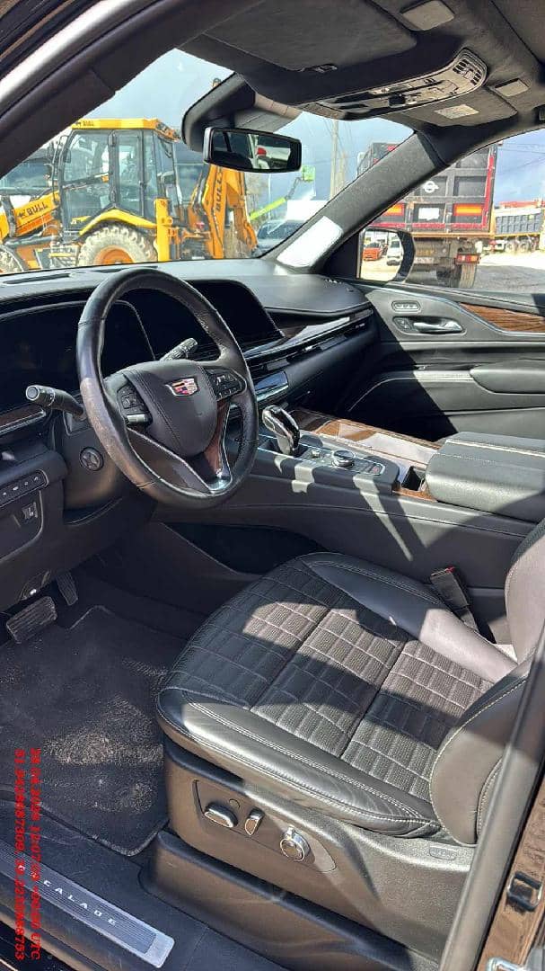 Cadillac Escalade,  42 552 км, 2023 года в лизинг