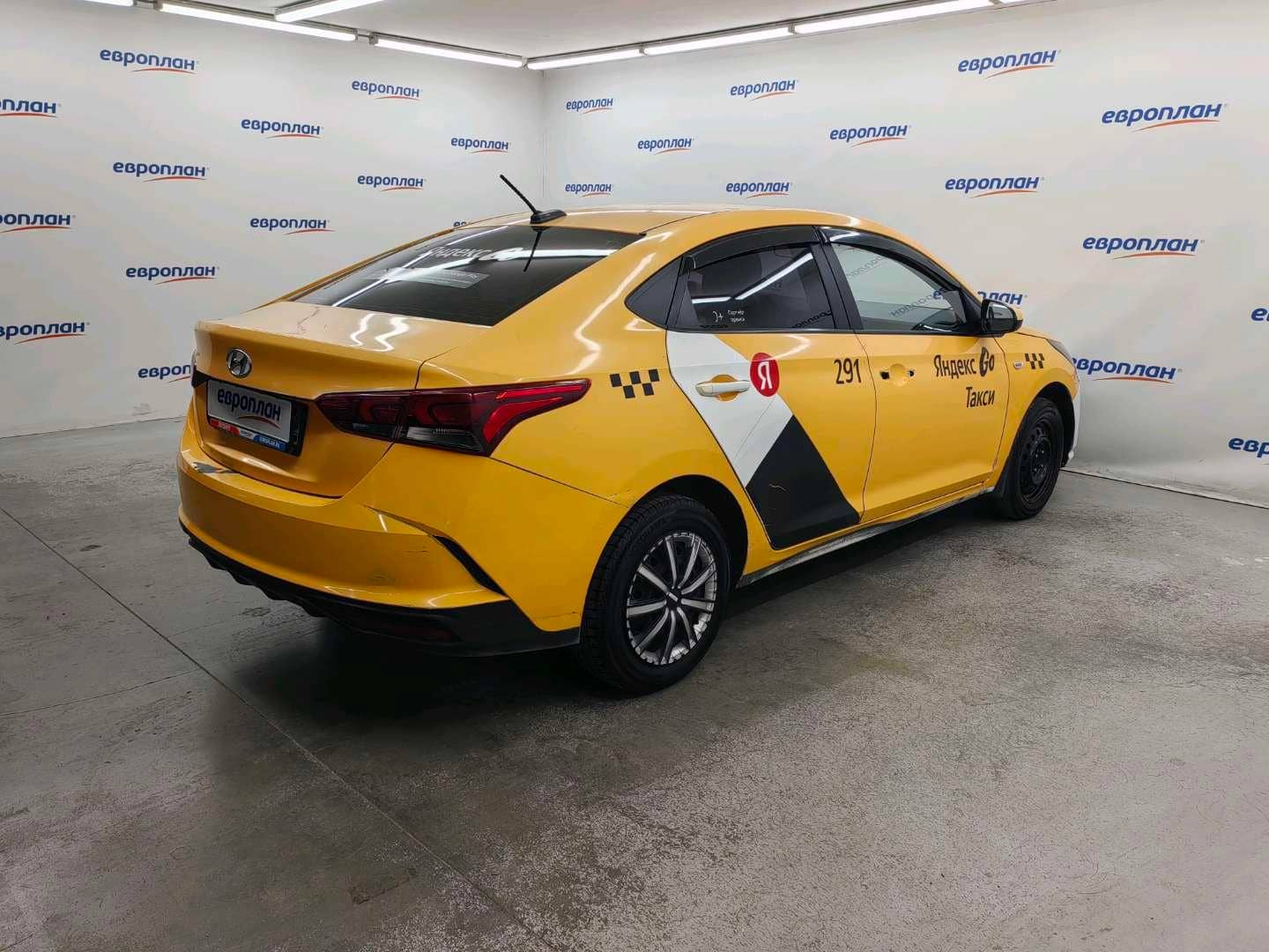 Hyundai Solaris,  418 261 км, 2021 года в лизинг