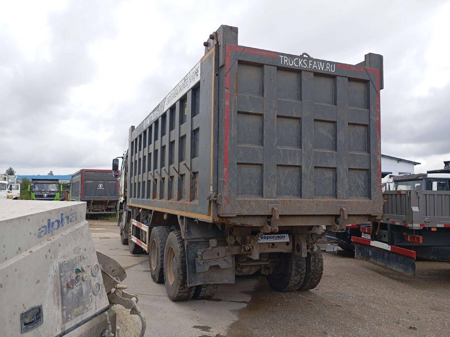 FAW CA3310P66K24T4E5 8х4,  117 082 км, 2024 года в лизинг