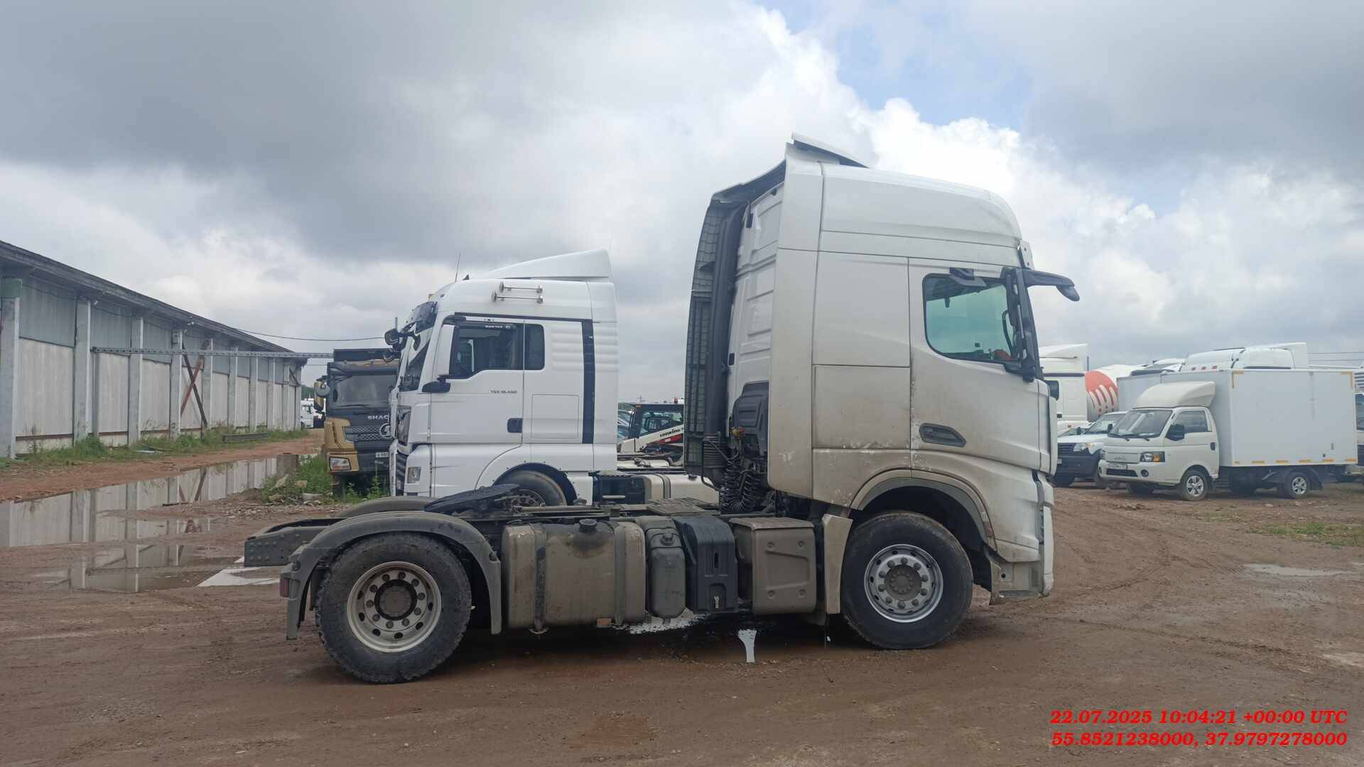 Shacman SX4188YY381,  724 134 км, 2023 года в лизинг
