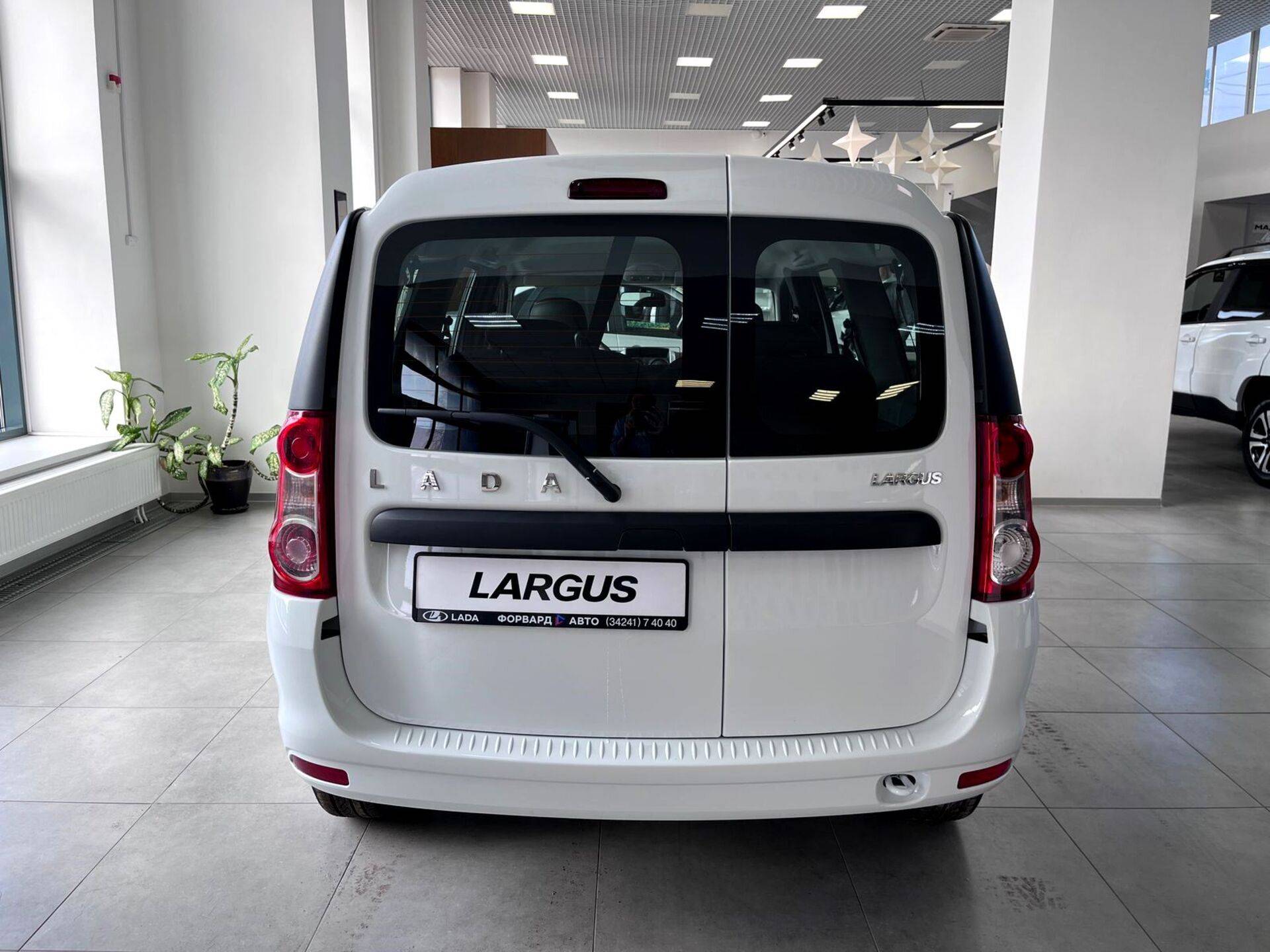 Lada Largus универсал Comfort 7 мест 1.6 90hp 5MT