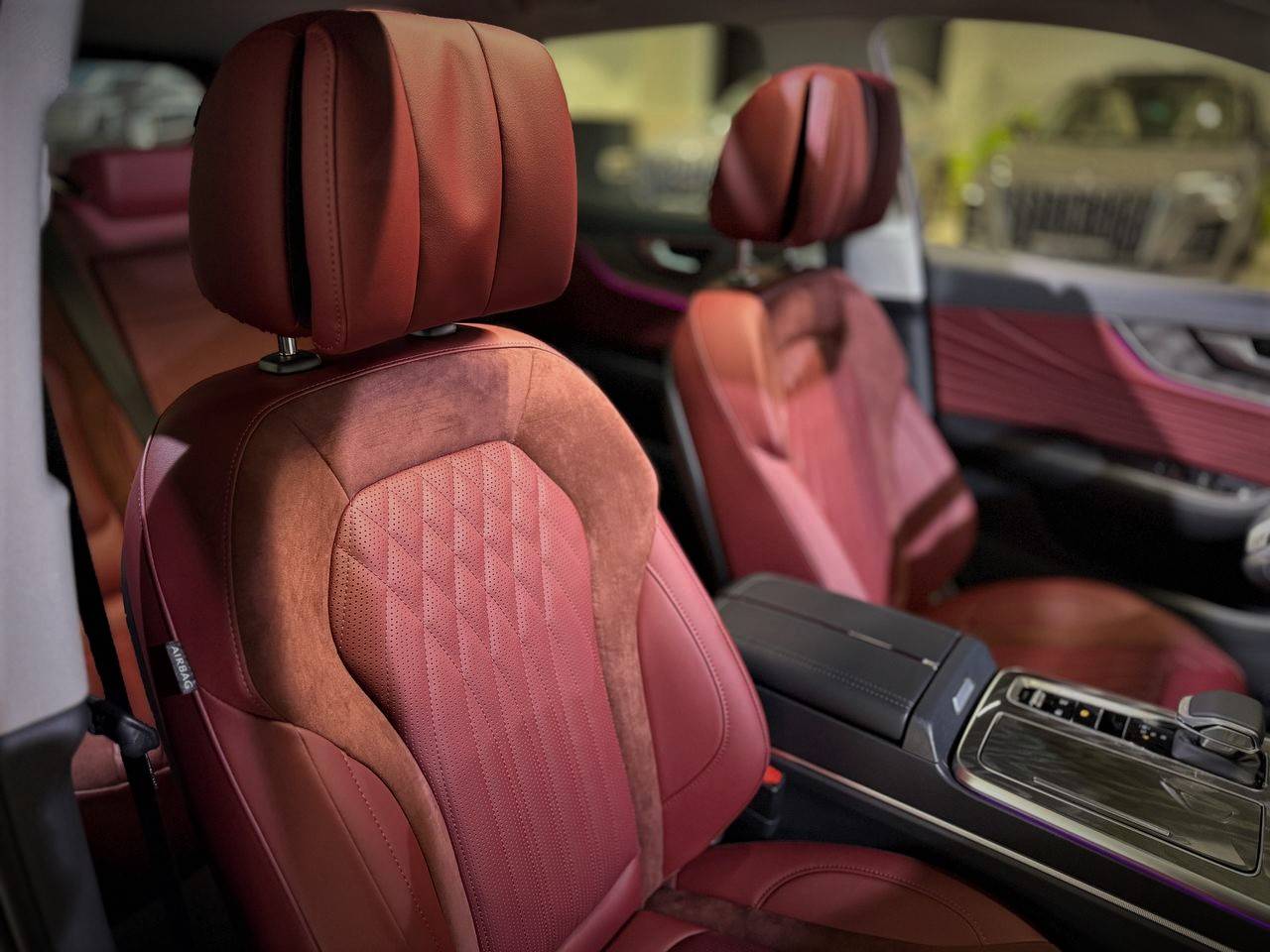 Hongqi HS5 Deluxe 2.0T AWD