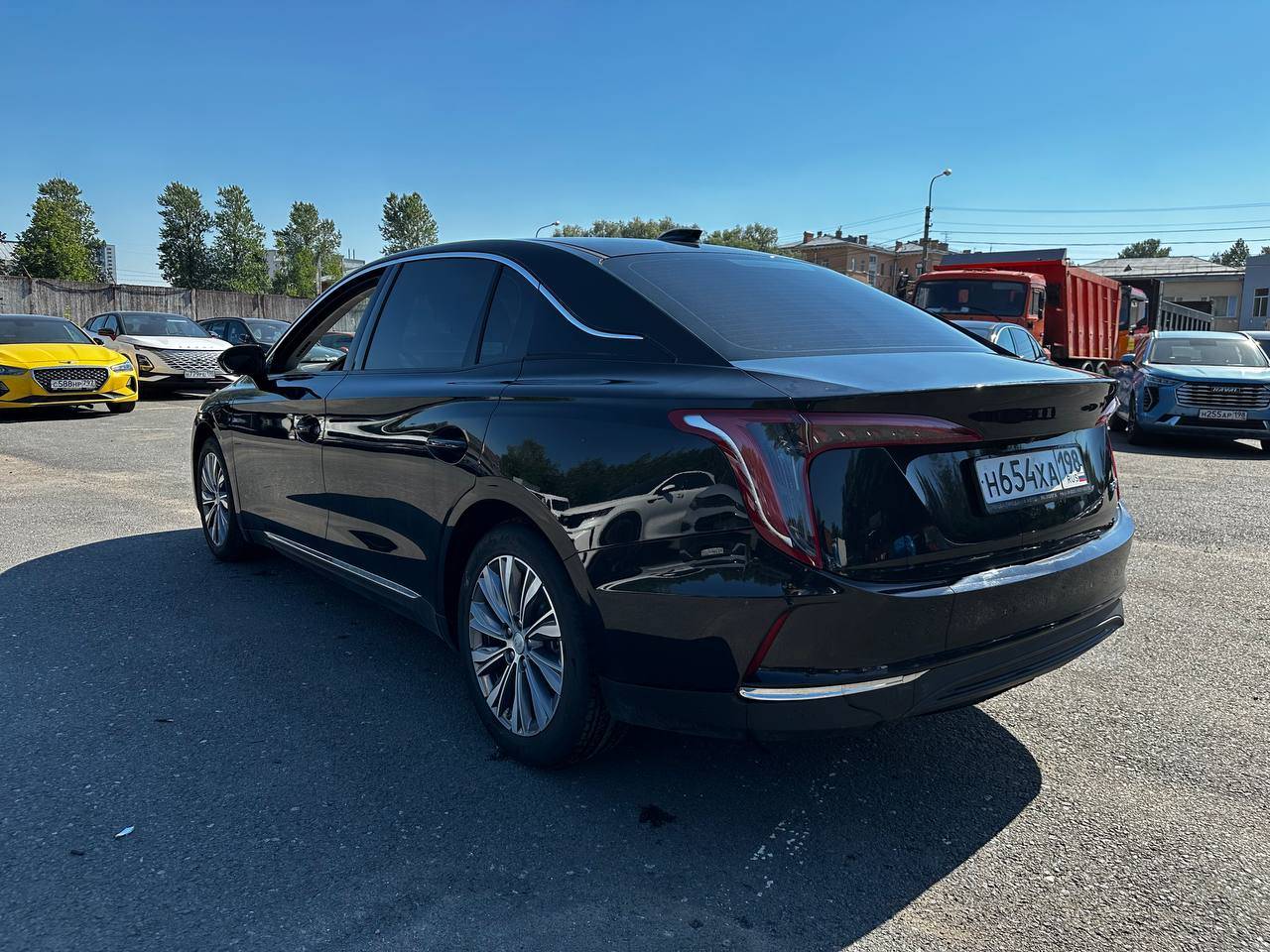 Hongqi E-QM5,  16 029 км, 2022 года в лизинг