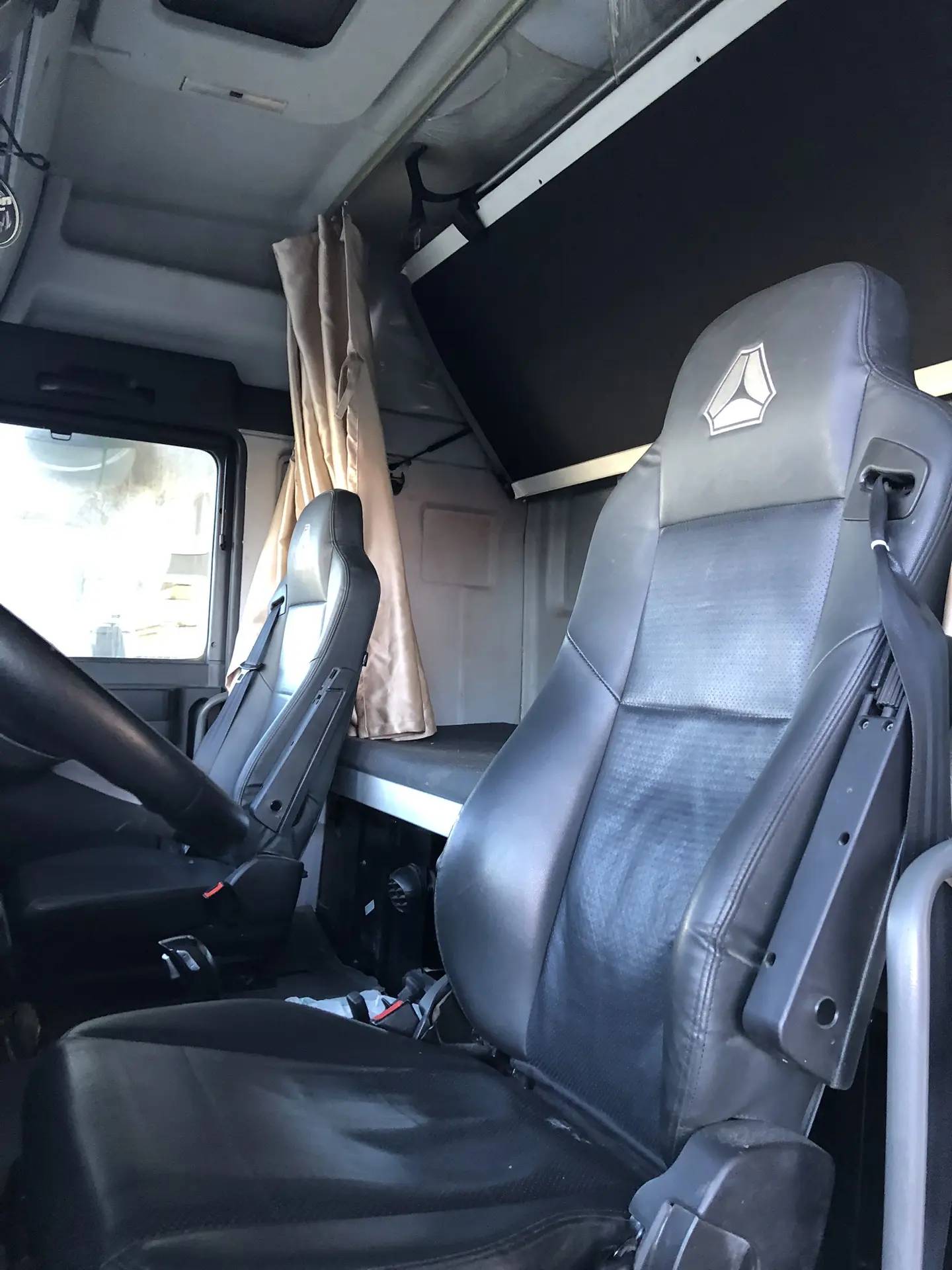 Sitrak C7H 4x2 ZZ4186V361HE,  369 933 км, 2023 года в лизинг