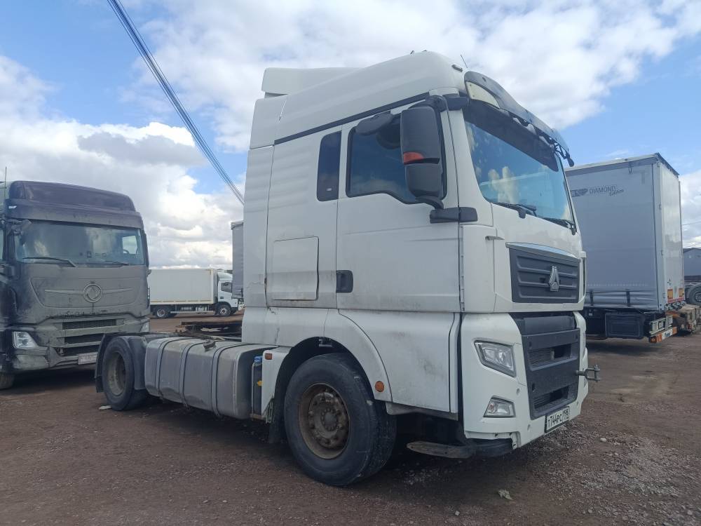 Sitrak C7H 4x2 ZZ4186V361HE,  302 494 км, 2022 года