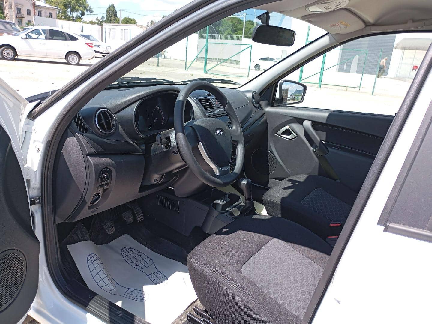 Lada Granta лифтбек,  12 388 км, 2024 года в лизинг