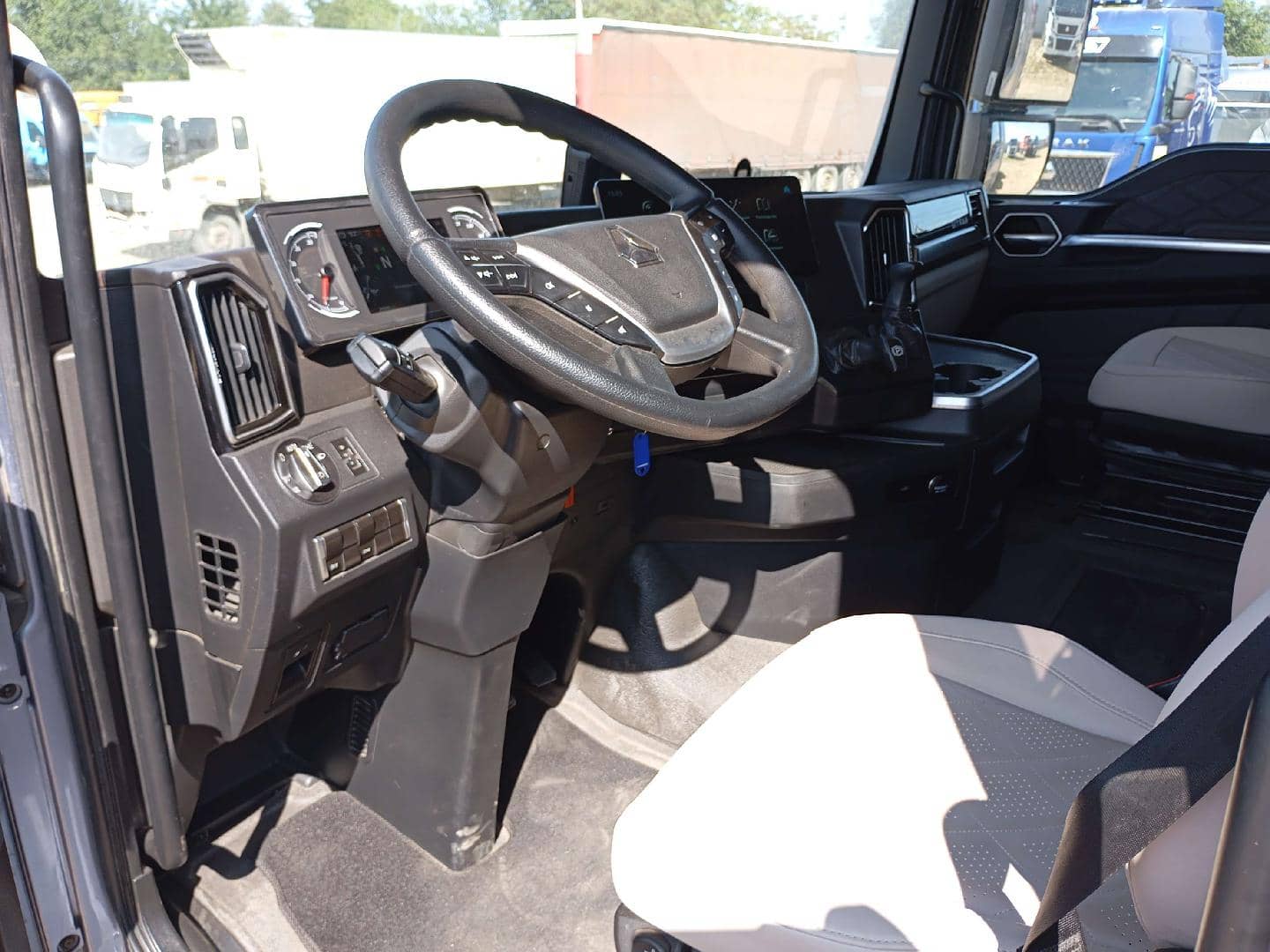 Sitrak С7Н MAX 6×4 ZZ4256V364HE,  205 191 км, 2023 года в лизинг