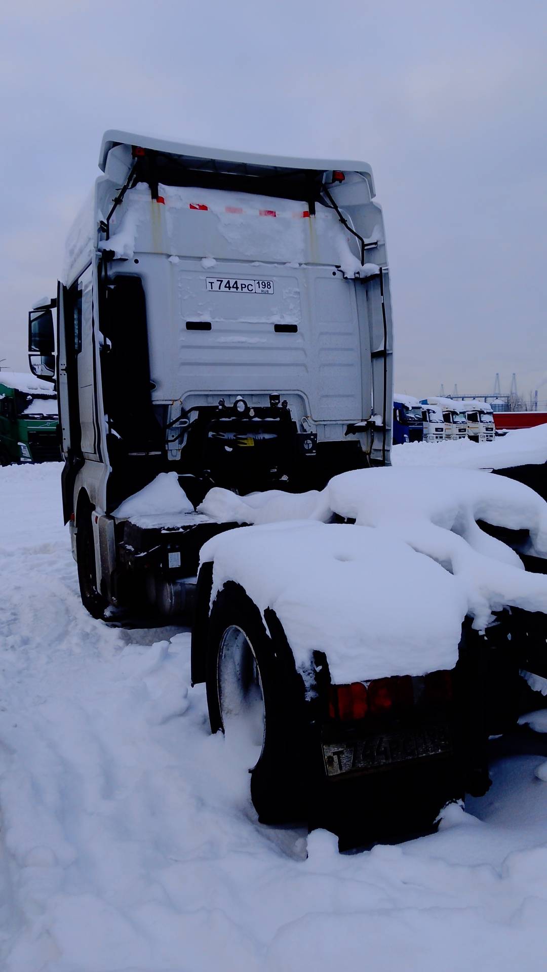 Sitrak C7H 4x2 ZZ4186V361HE,  302 494 км, 2022 года