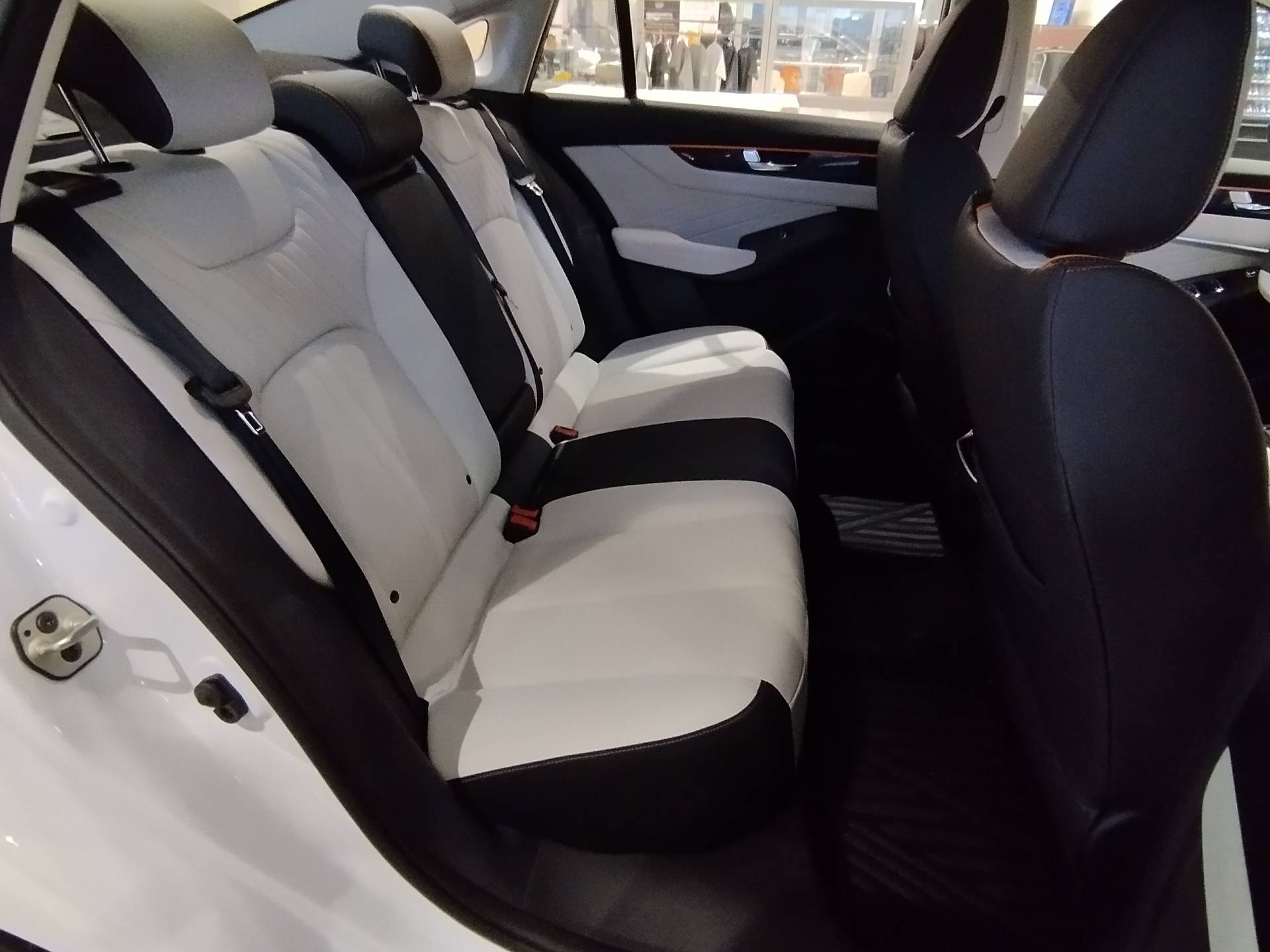 DongFeng Shine Max Luxury 1.5T DCT