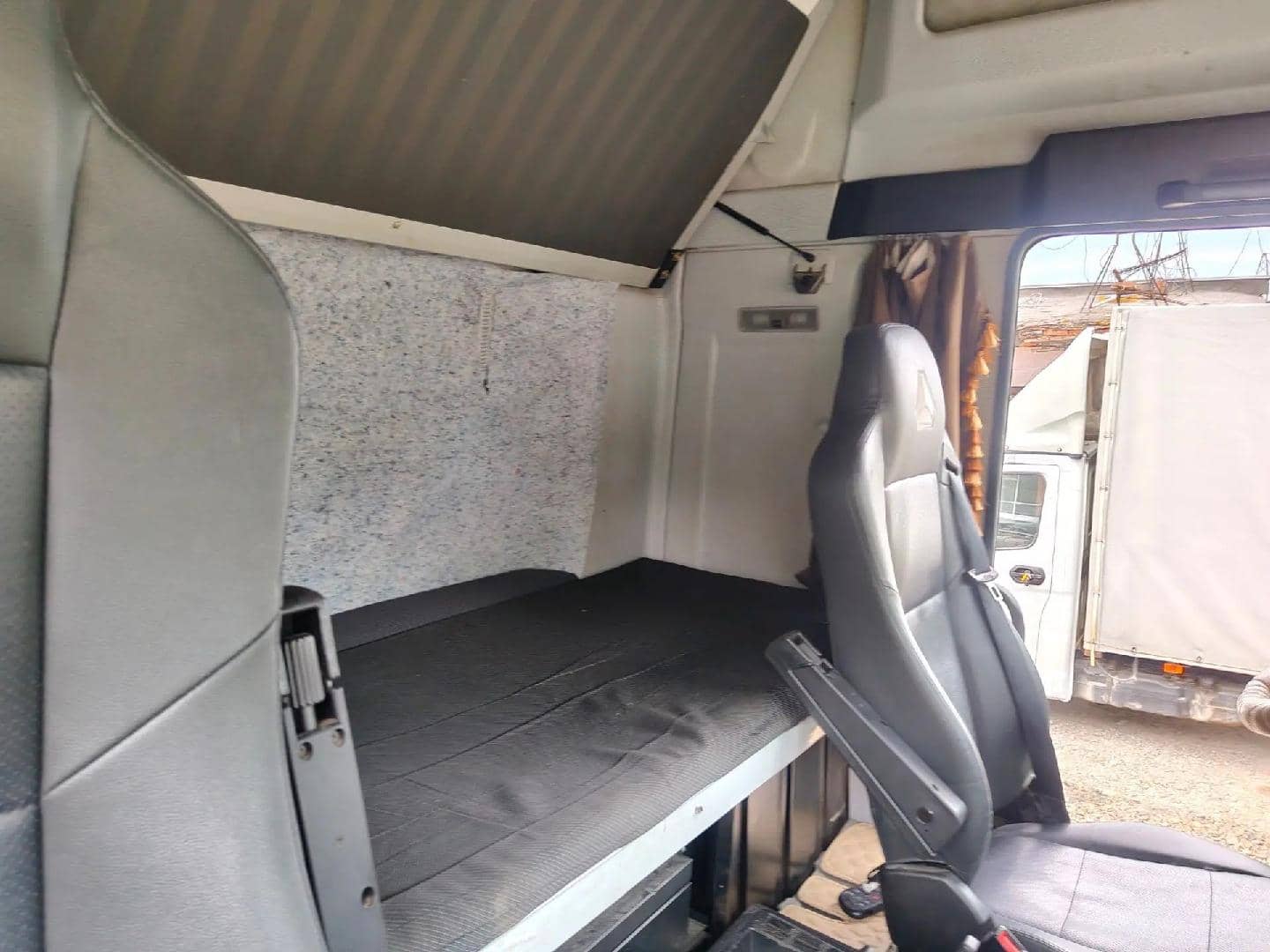 Sitrak C7H 4x2 ZZ4186V361HE,  444 316 км, 2023 года в лизинг