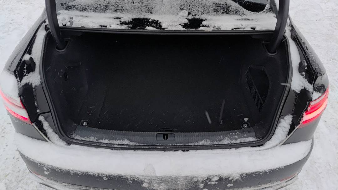 Audi A4,  170 901 км, 2018 года в лизинг