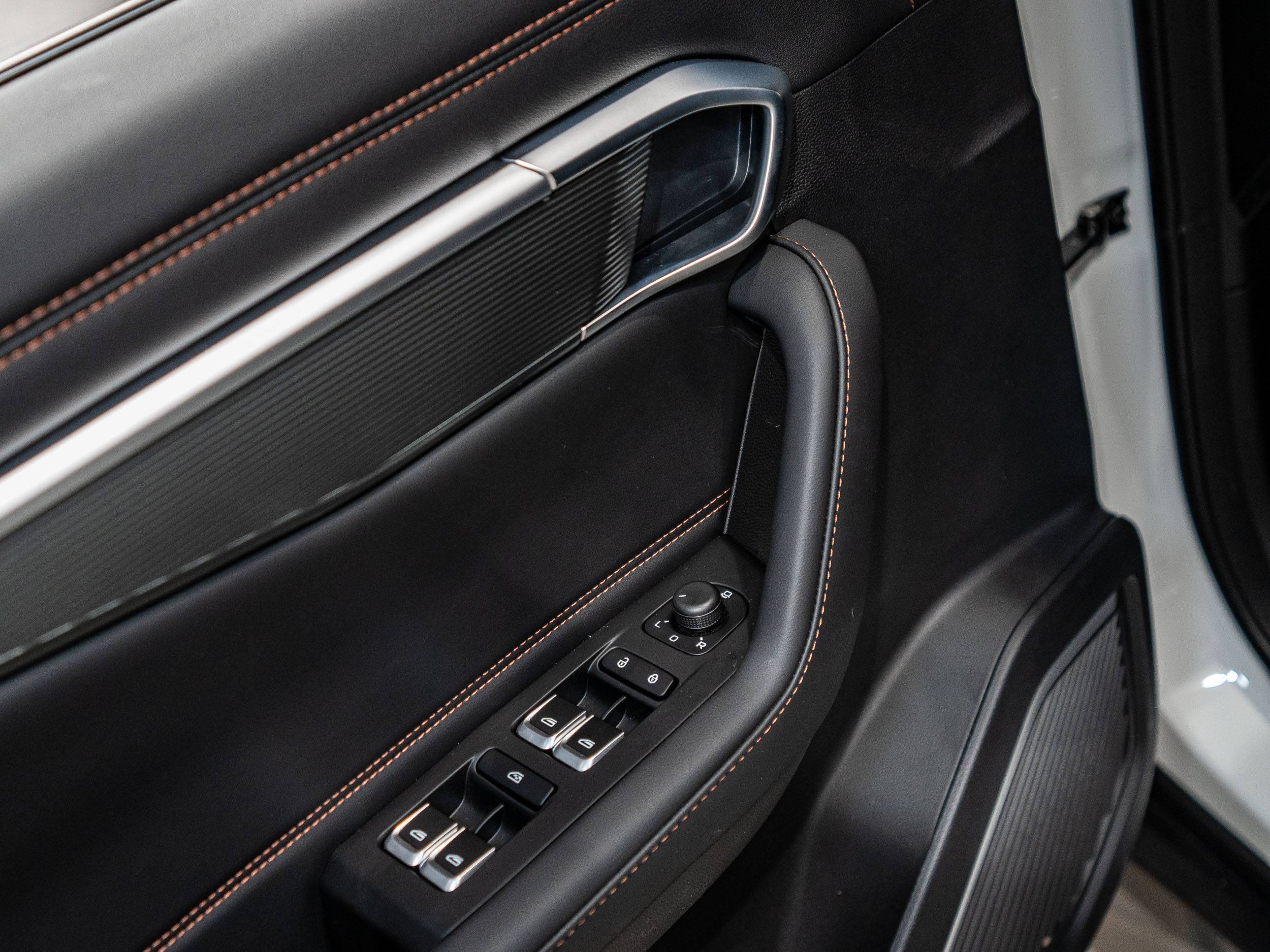 Geely Okavango Luxury 2.0T 7DCT 2WD
