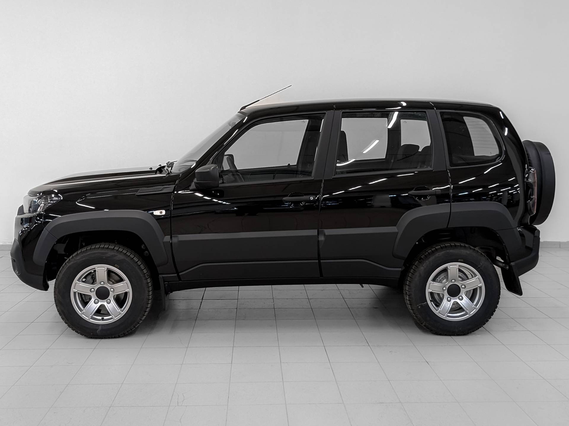 Lada Niva Travel Comfort 24 MMS 1.7 80hp 5MT