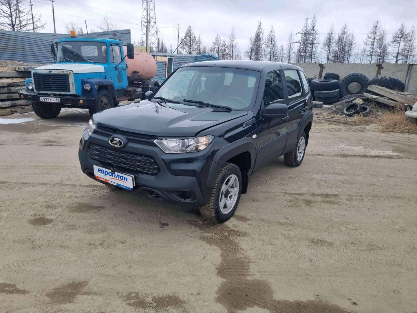 Lada Niva Travel