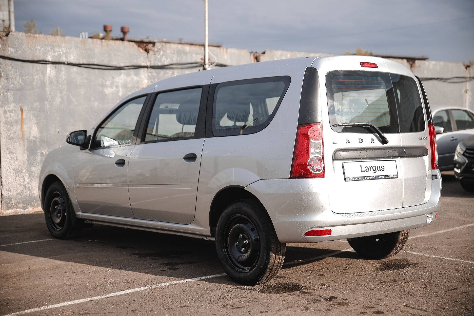 Lada Largus фургон Classic 1.6 90hp 5MT
