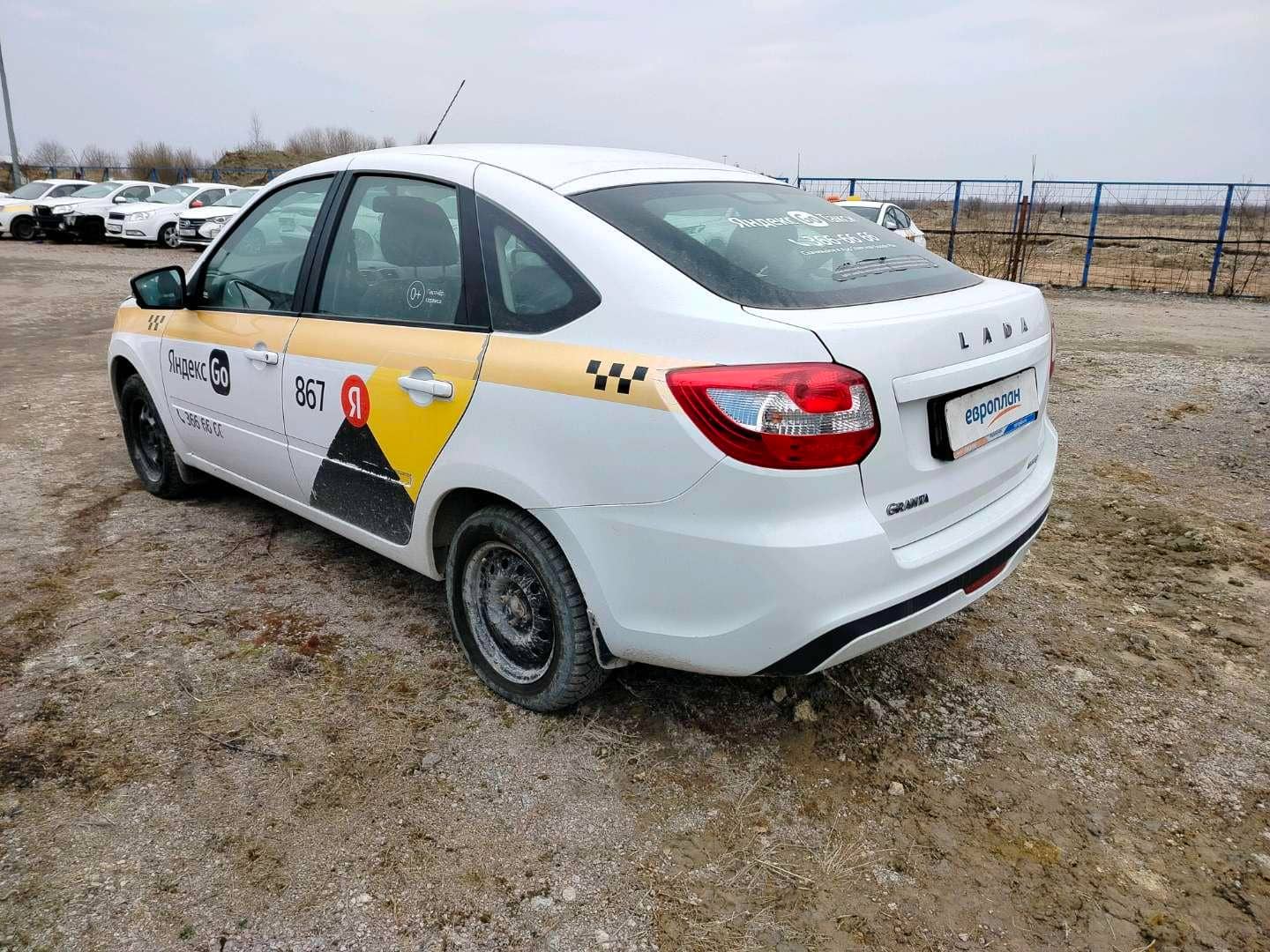 Lada Granta лифтбек,  130 246 км, 2023 года в лизинг