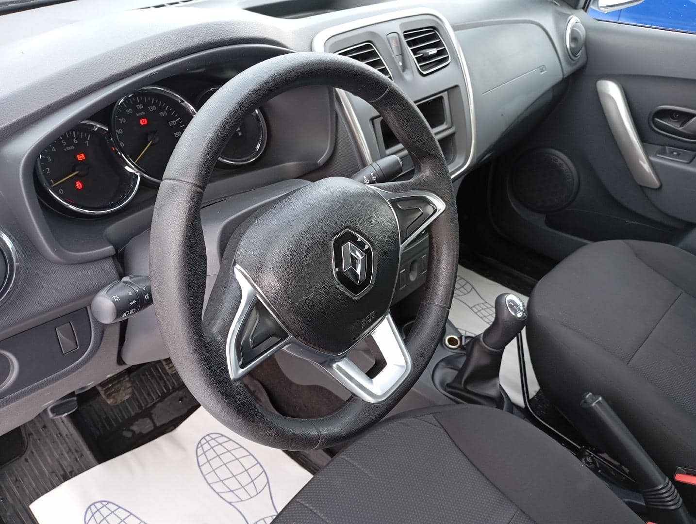 Renault Logan II,  180 301 км, 2019 года в лизинг