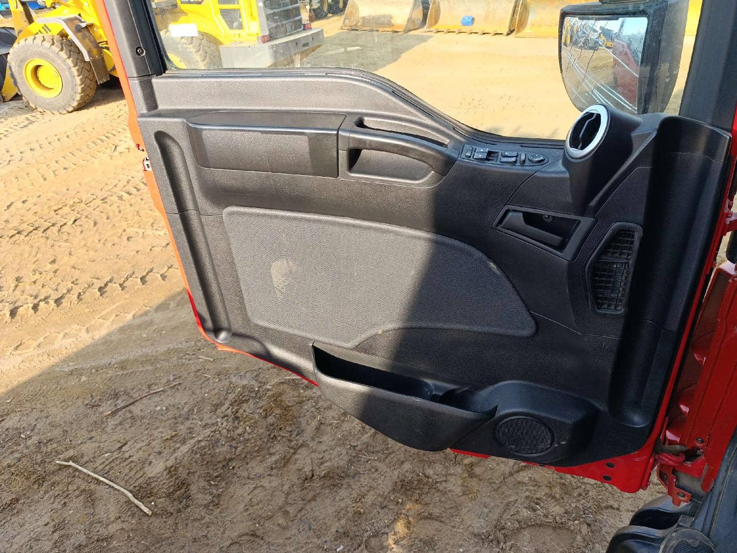 Sitrak ZZ3406V455ME,  24 266 км, 2024 года в лизинг
