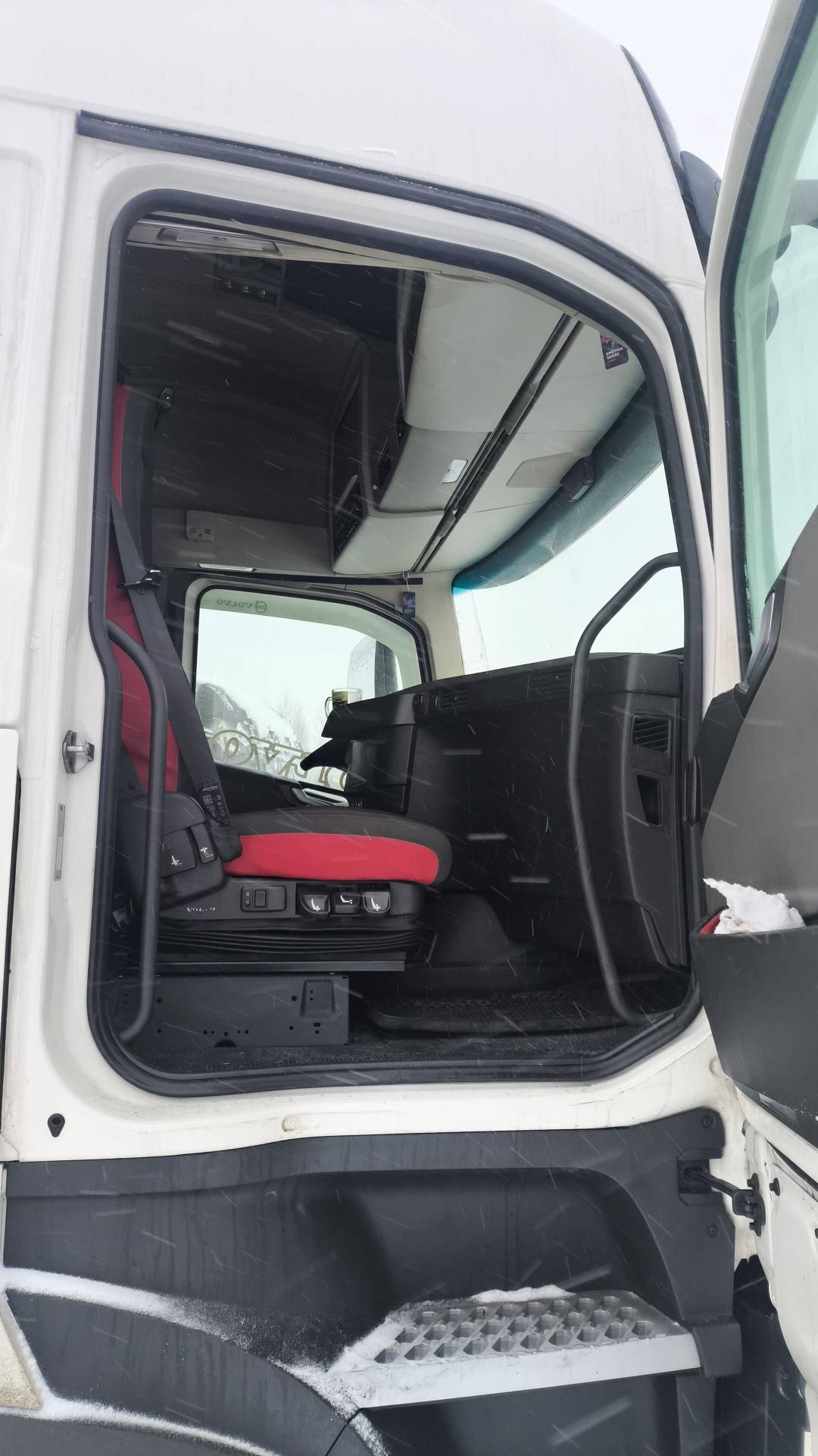 Volvo FH 460 4x2 (FH Globetrotter),  867 774 км, 2021 года в лизинг