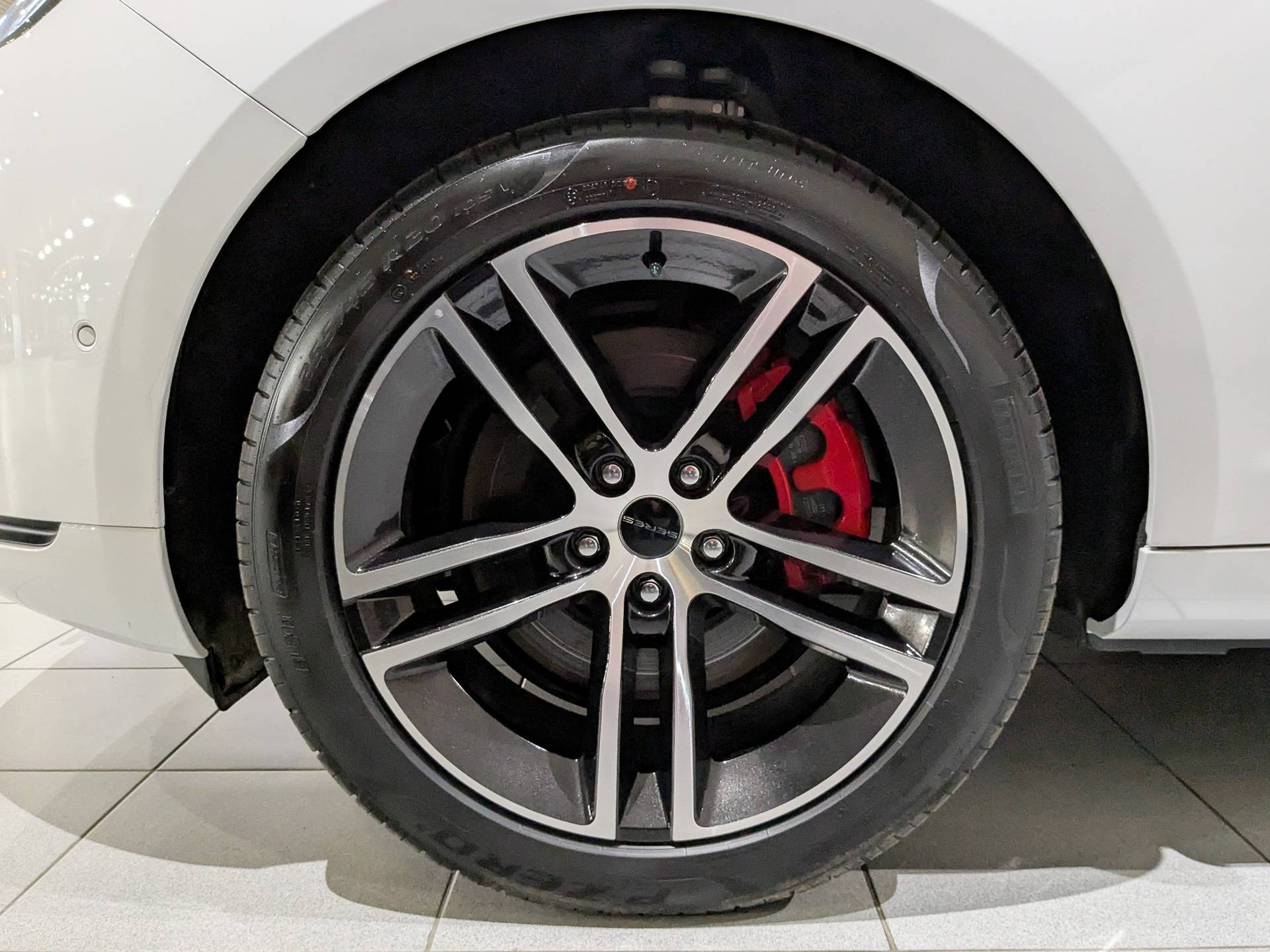 Seres M5 Premium 1.5hyb AT 4WD