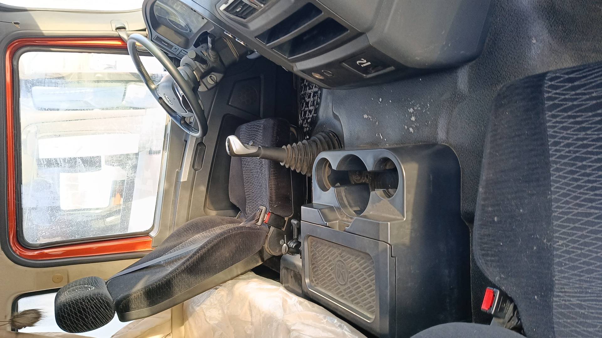 Shacman SX42584V324,  386 511 км, 2022 года в лизинг