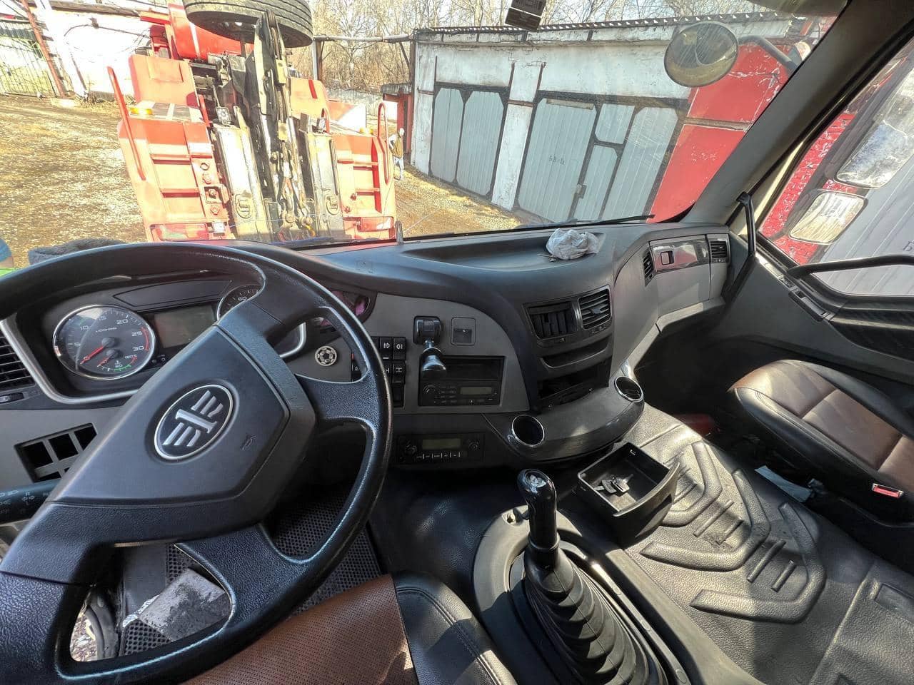 FAW CA3310P66K24T4E4 8x4 (E4),  200 000 км, 2022 года в лизинг