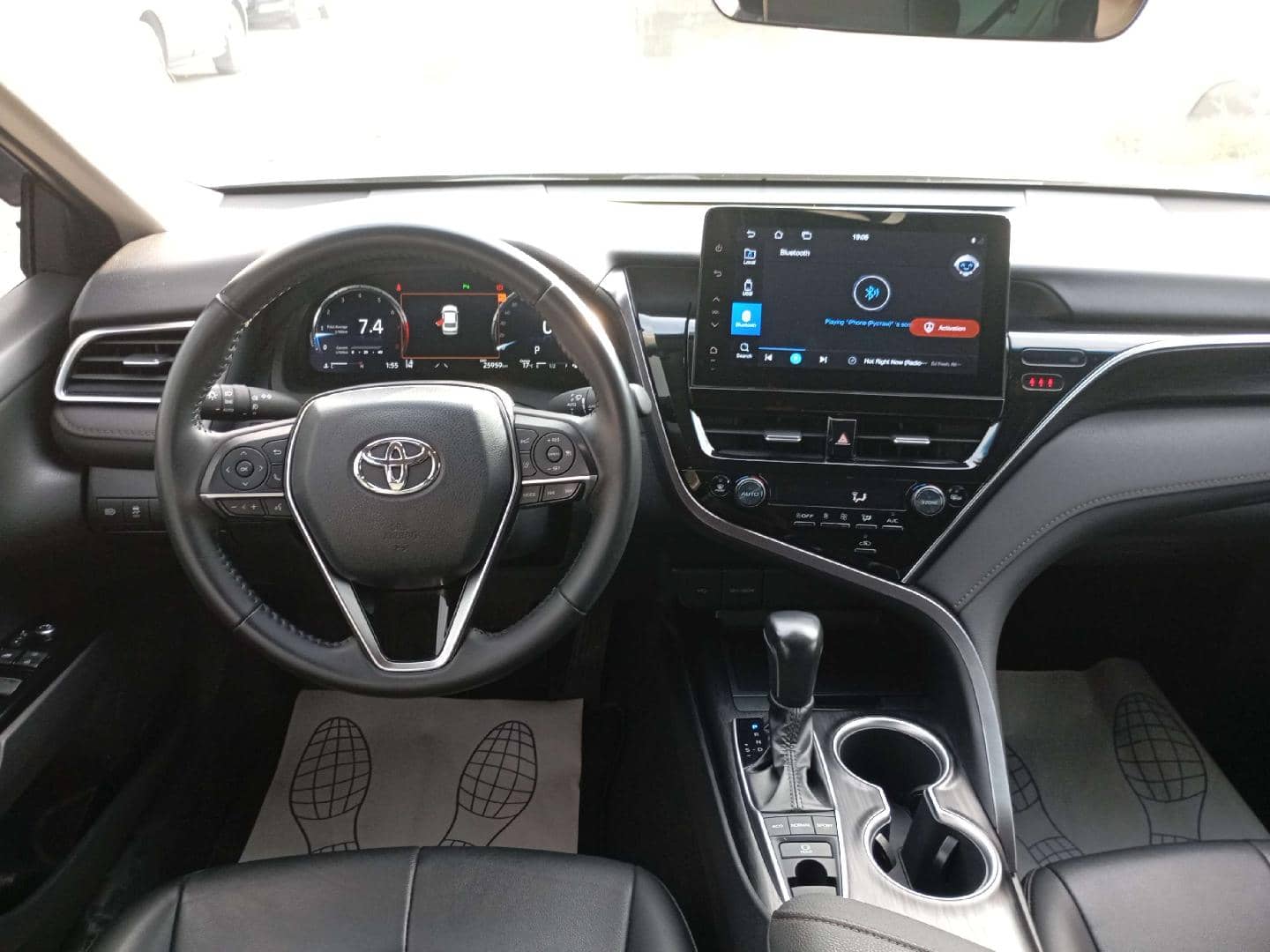 Toyota Camry,  25 959 км, 2024 года в лизинг