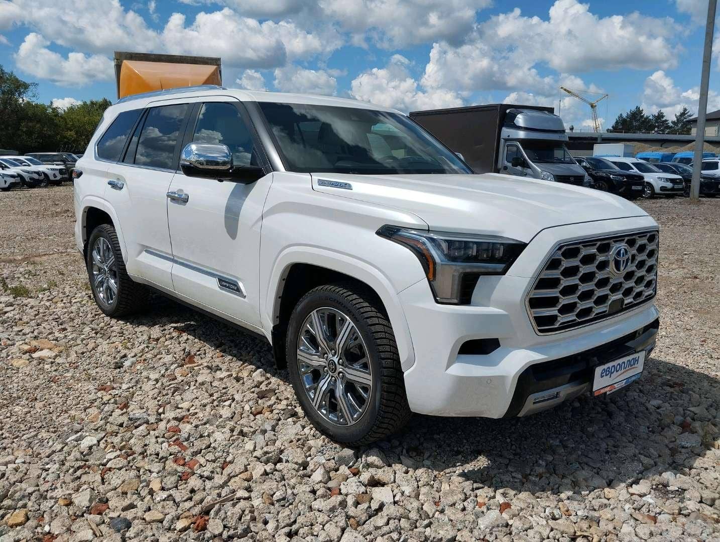 Toyota Sequoia,  25 194 км, 2024 года в лизинг