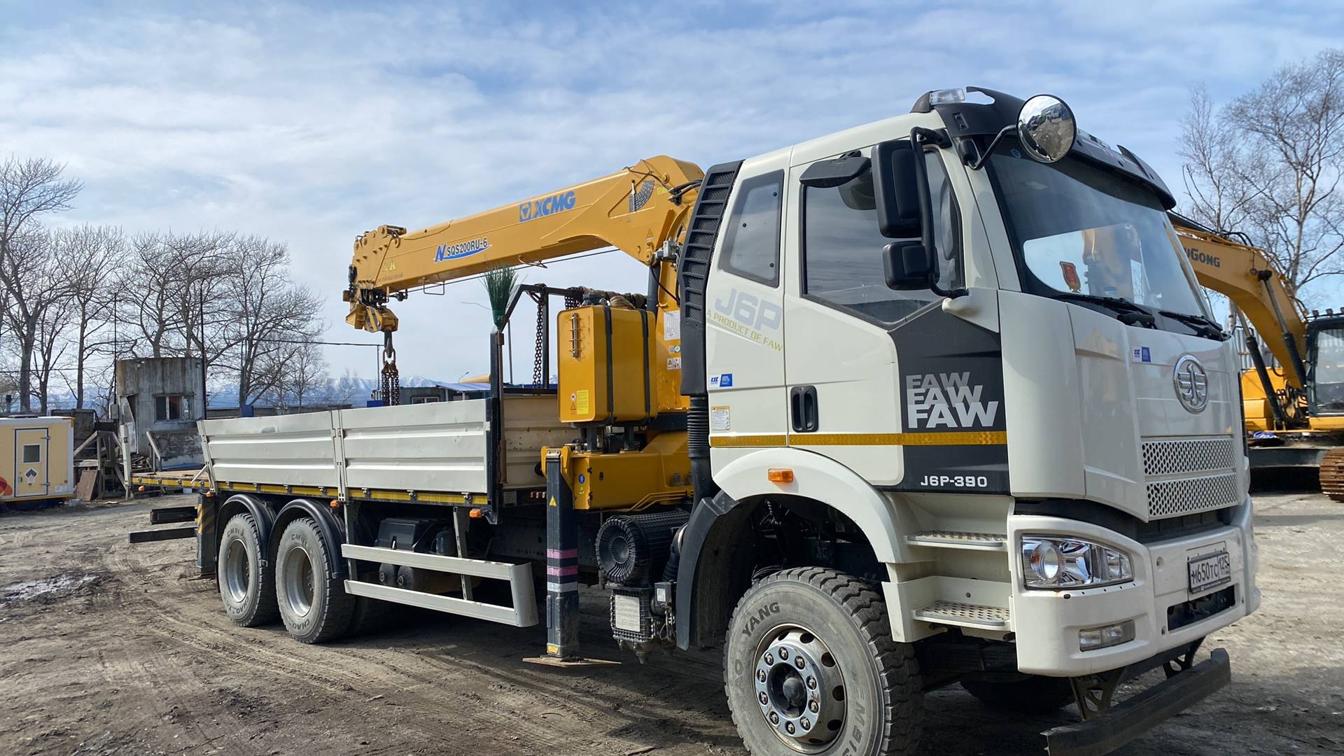 FAW CA3250P66K2T1E5  6х4,  200 000 км, 2023 года в лизинг