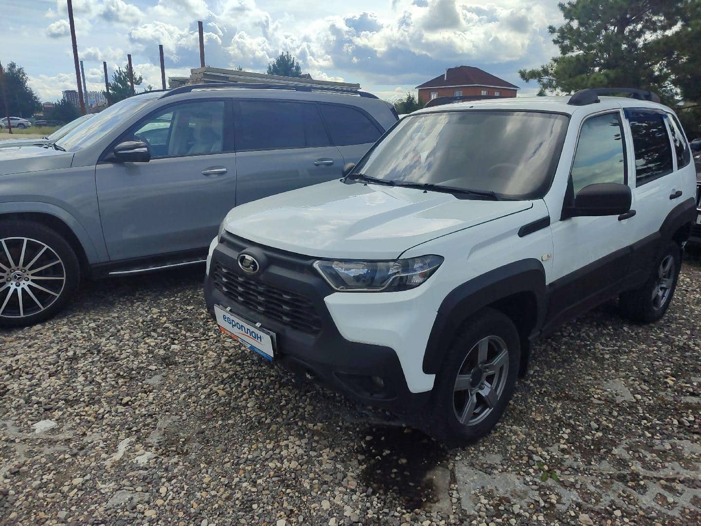 Lada Niva Travel