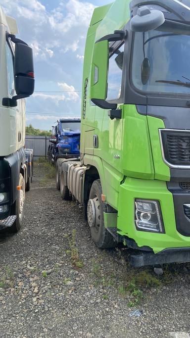 Shacman SX42584W324C