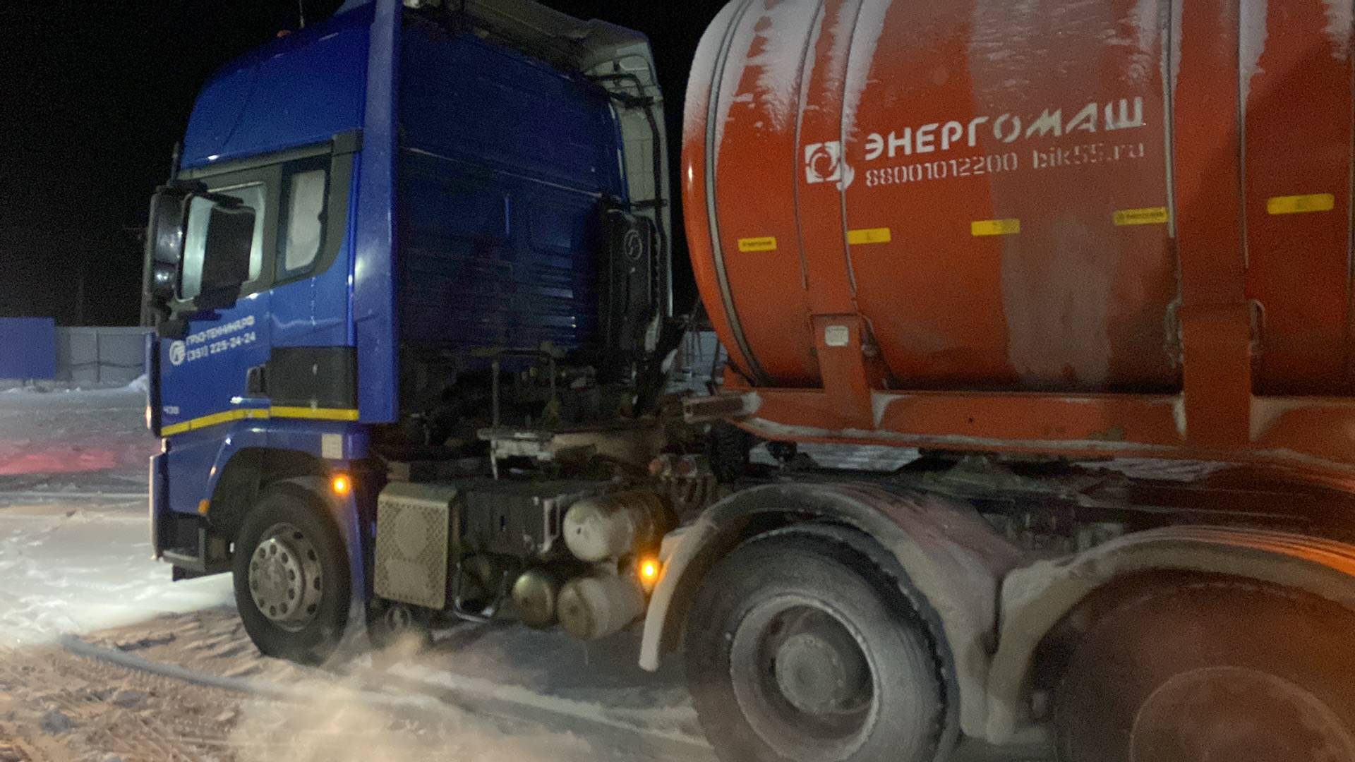 Shacman SX42584V324,  281 354 км, 2022 года в лизинг