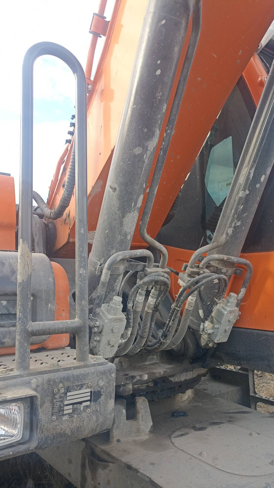 DOOSAN/DEVELON DX210WA, 2023 года в лизинг