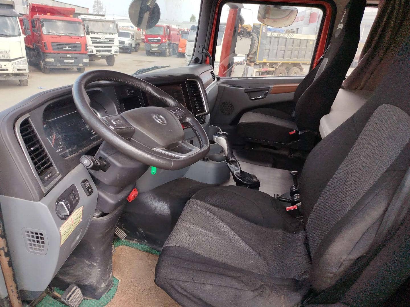 Shacman SX42586V385,  66 923 км, 2023 года в лизинг