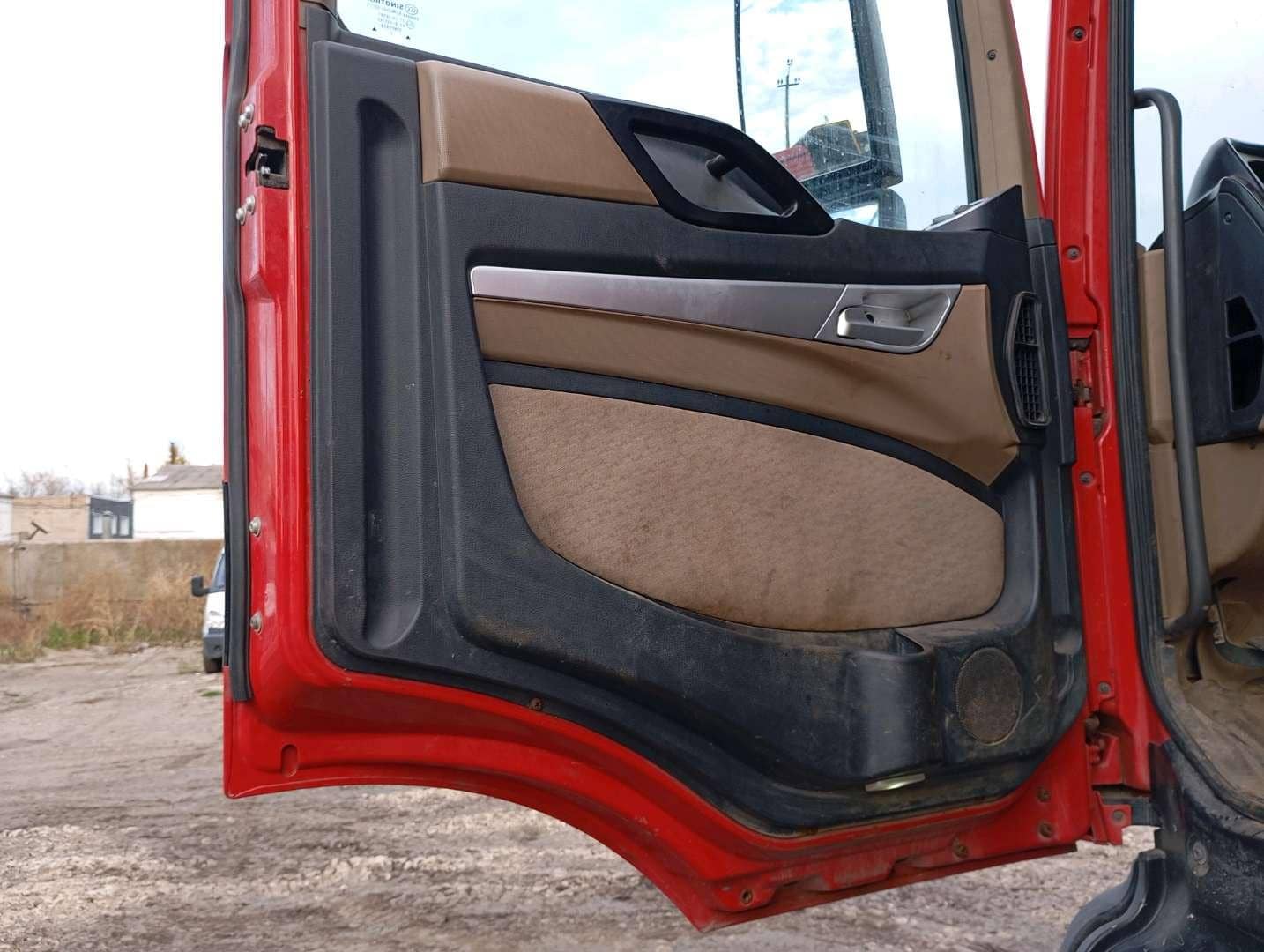 HOWO ZZ3256V384GE 6x4,  111 208 км, 2023 года в лизинг