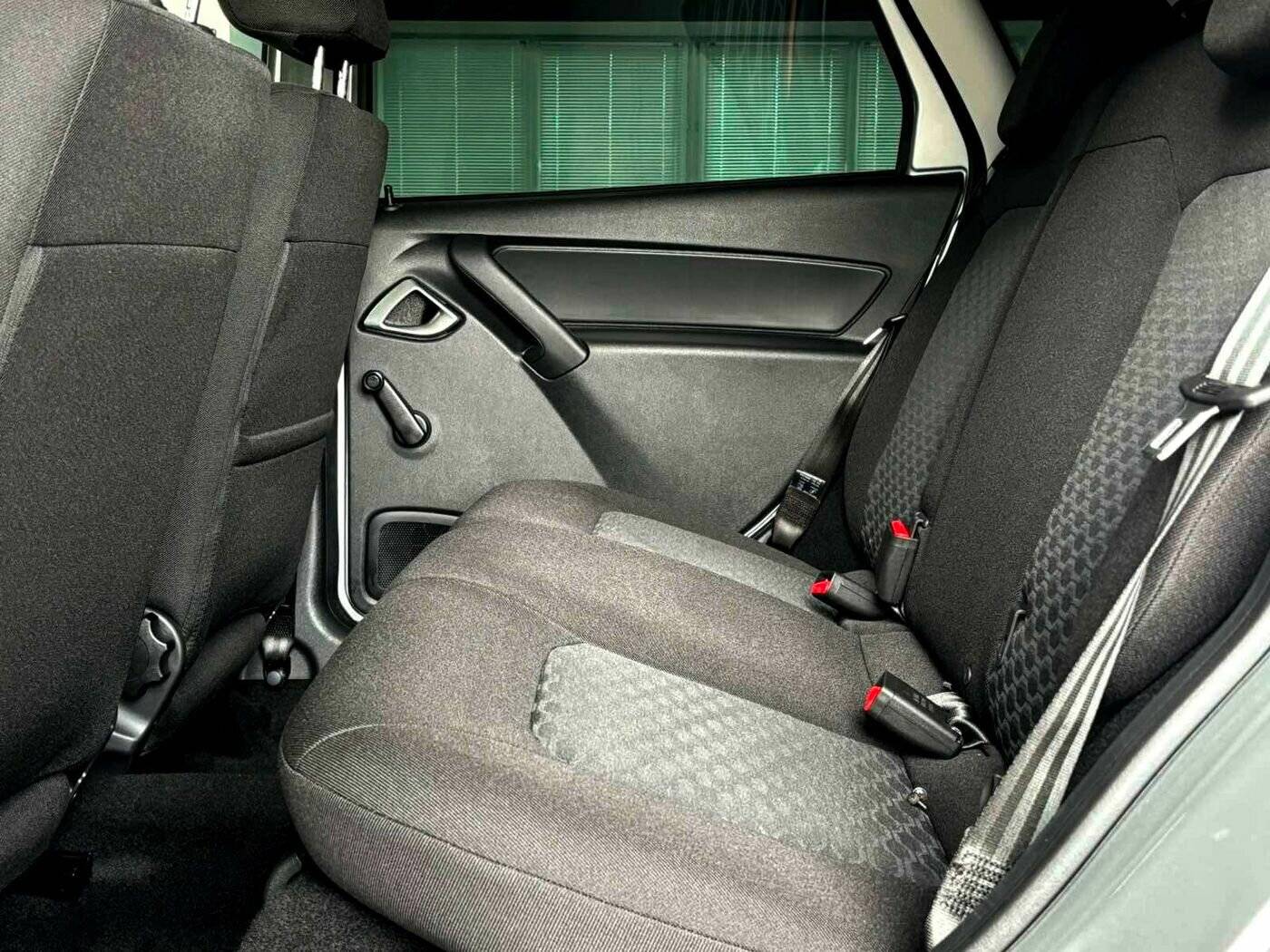 Lada Granta седан Classic 24 Кондиционер 1.6 90hp 5MT