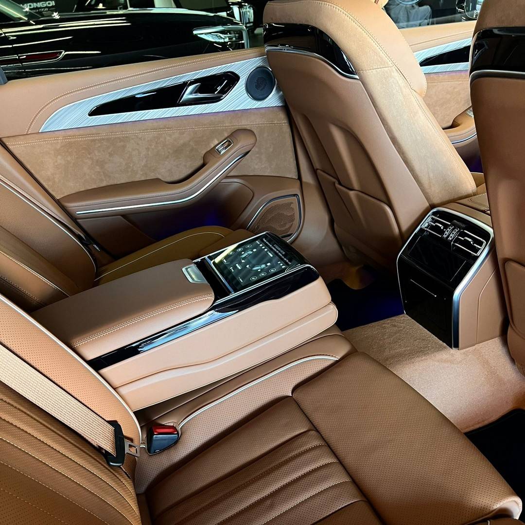 Hongqi H9 2.0Т Делюкс (Deluxe)