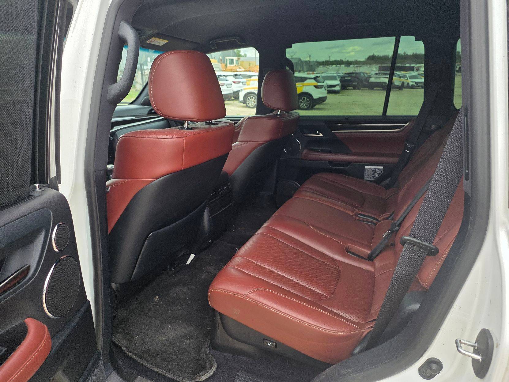 Lexus LX 450d,  366 376 км, 2018 года в лизинг