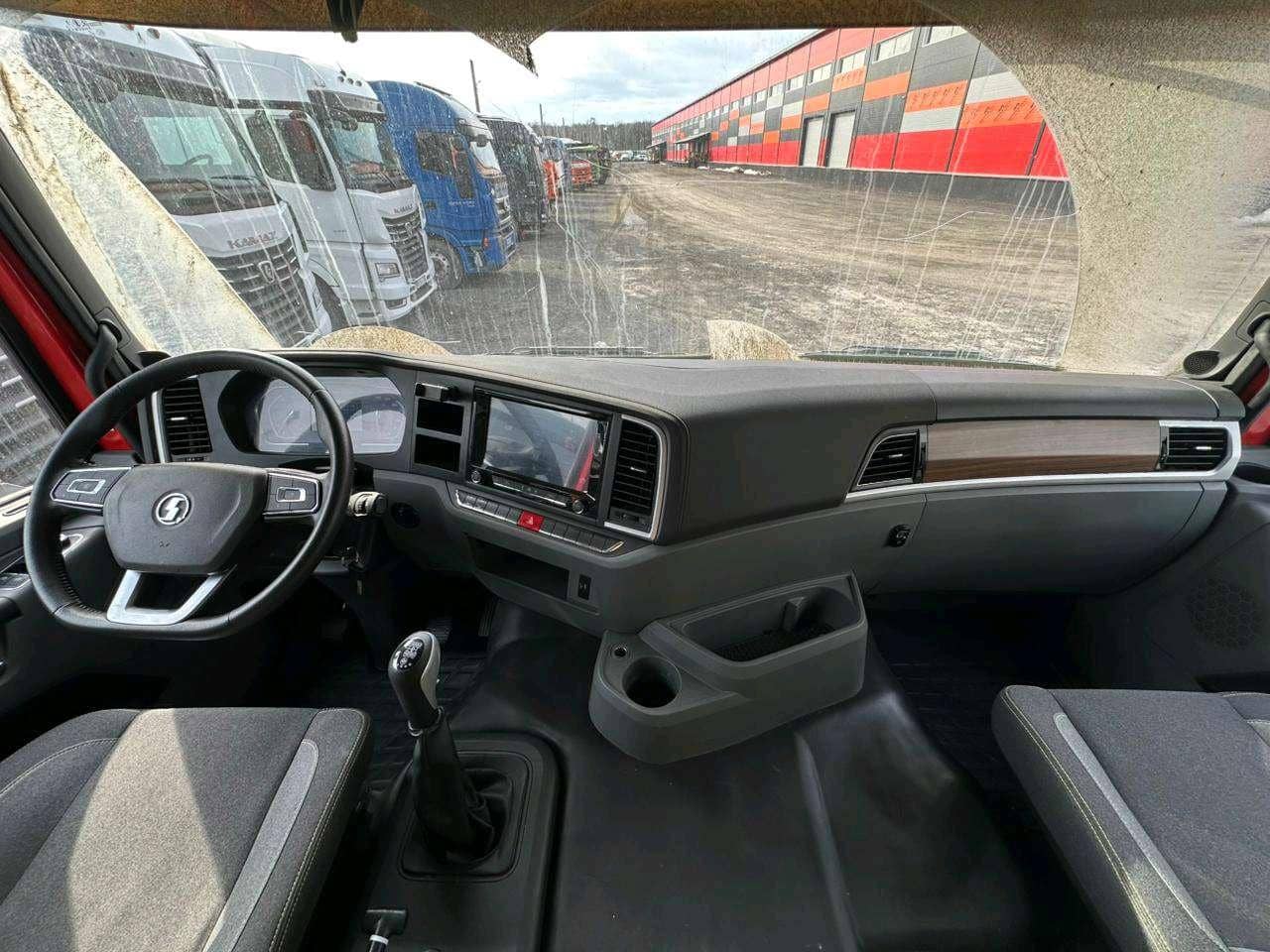 Shacman SX42584V324,  229 714 км, 2024 года в лизинг