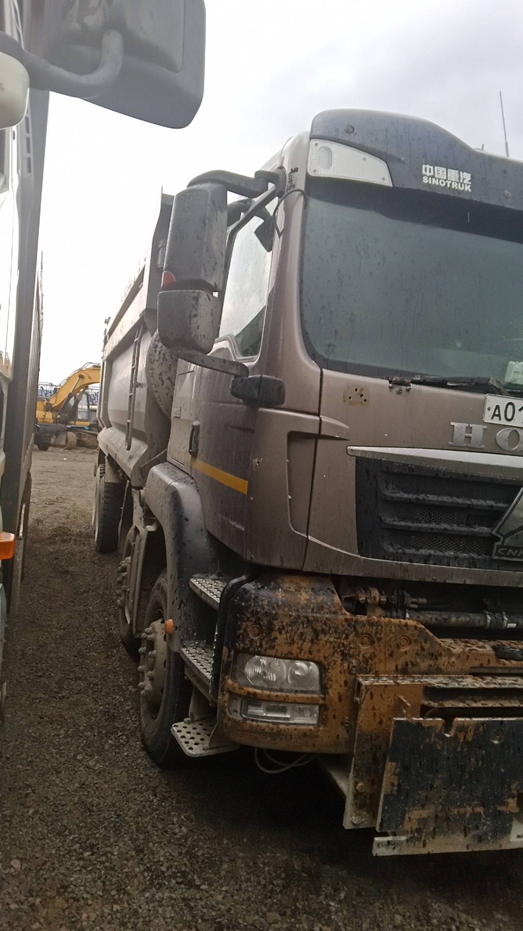 HOWO ZZ3317V386GE1 8х4,  127 142 км, 2023 года в лизинг