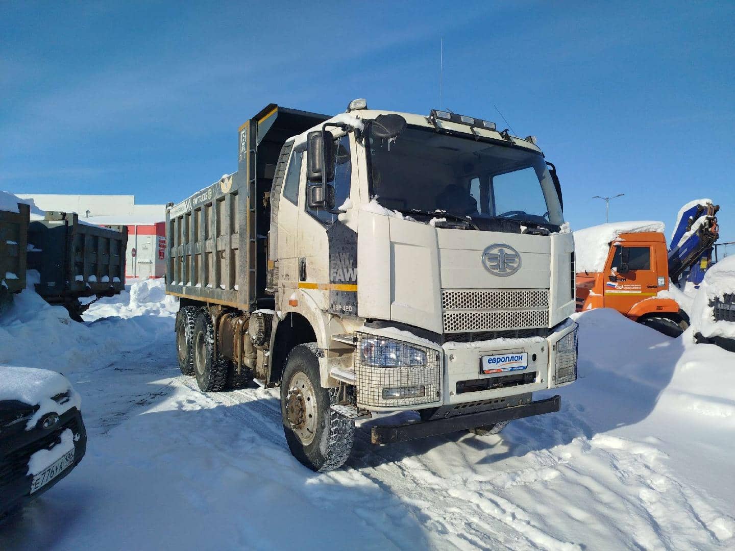 FAW CA3250P66K24L1TE5 6x6,  122 400 км, 2023 года в лизинг