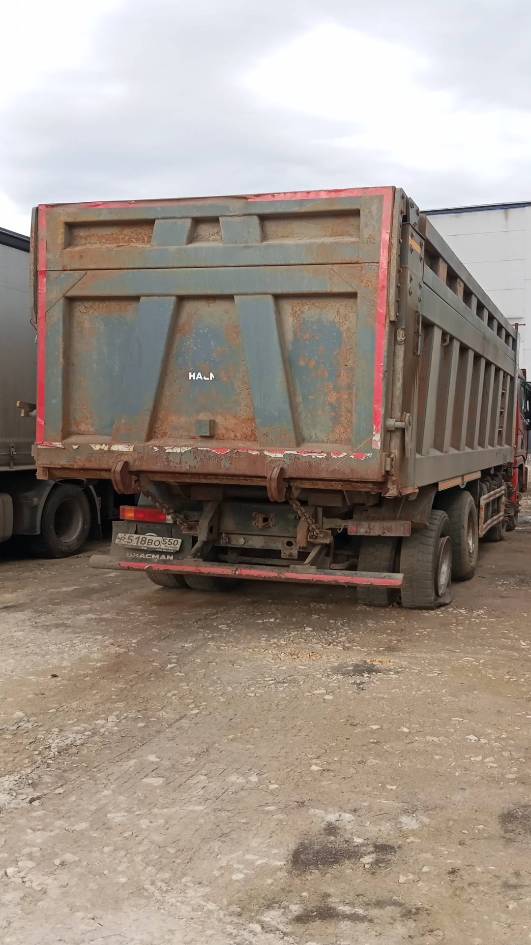 Shacman SX33186V366,  200 000 км, 2023 года