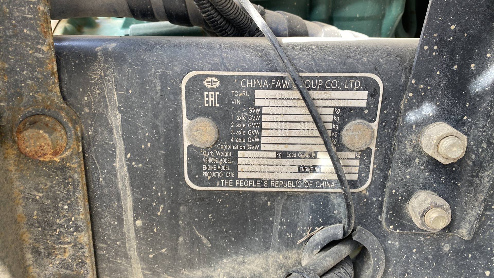 FAW CA3250P66K2T1E5  6х4,  200 000 км, 2023 года в лизинг