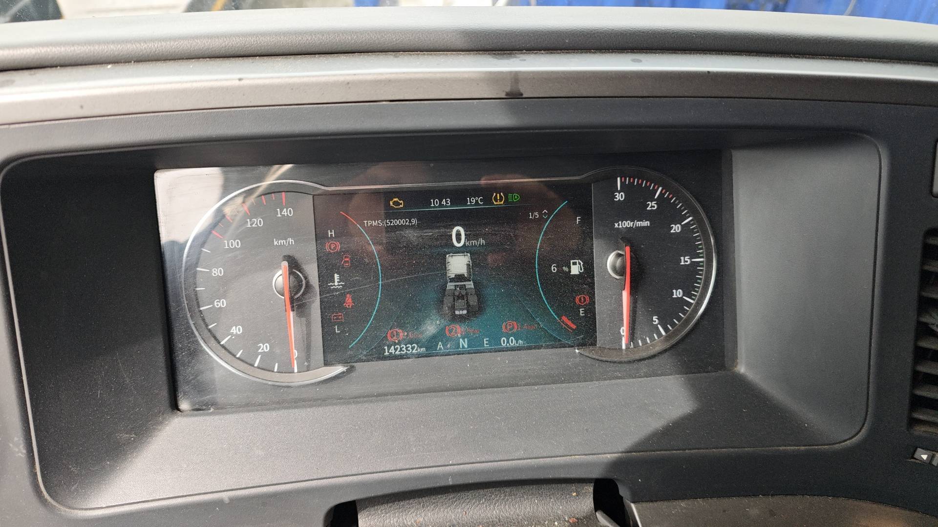 DongFeng GX DFH4180 4x2,  142 332 км, 2023 года в лизинг