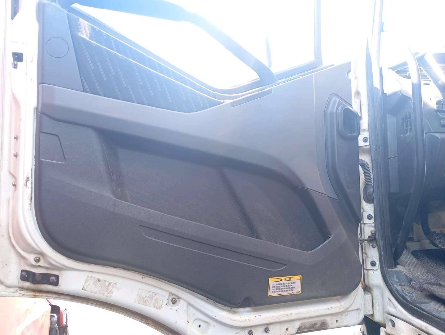 FAW CA3310P66K2T1E5 8х4,  279 516 км, 2023 года в лизинг