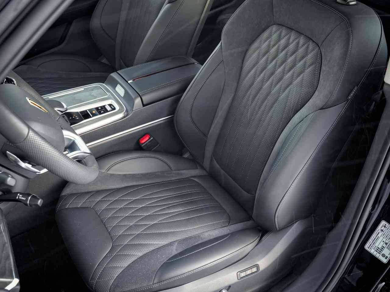 Hongqi HS5 Deluxe 2.0T AWD
