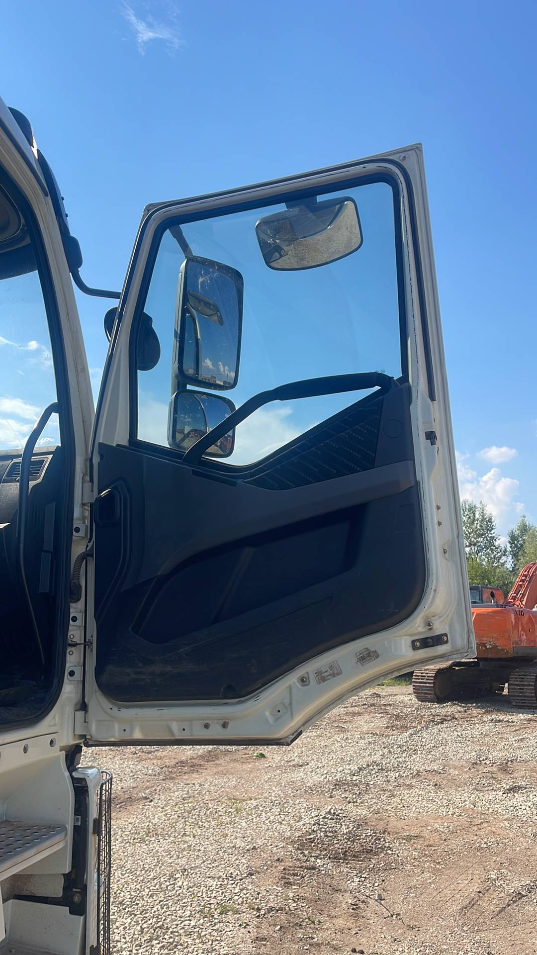 FAW CA3250P66K24T1E5 6х4,  110 911 км, 2023 года в лизинг
