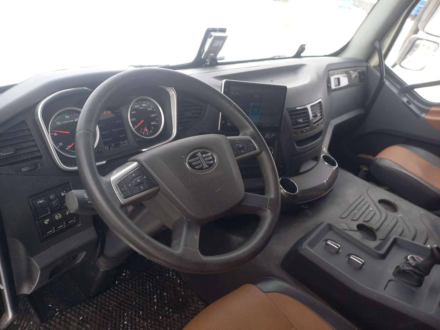 FAW CA4180P66K25E5 4x2,  153 083 км, 2023 года в лизинг