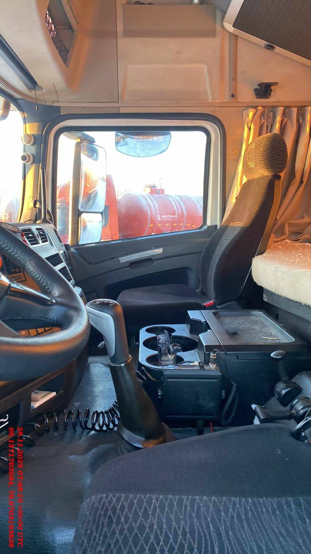 Shacman SX42584V324,  271 697 км, 2022 года в лизинг